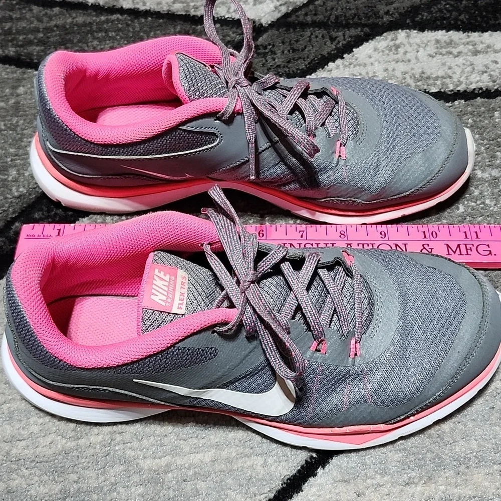 NIKE FLEX TRAINER 5 GRAY & PINK WHITE SWOOSH ATHLETIC SHOES 9.5